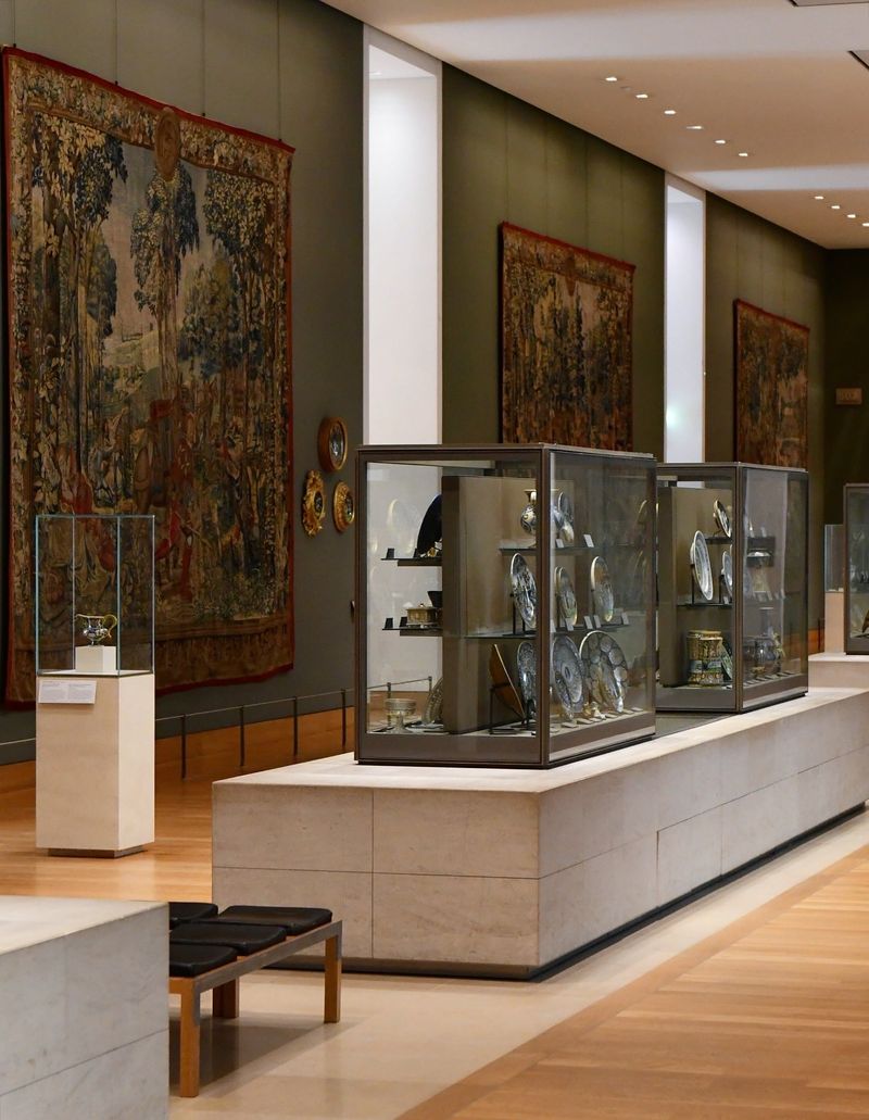 Cine este principalul suspect în cazul jafului de la Muzeul Luvru? 