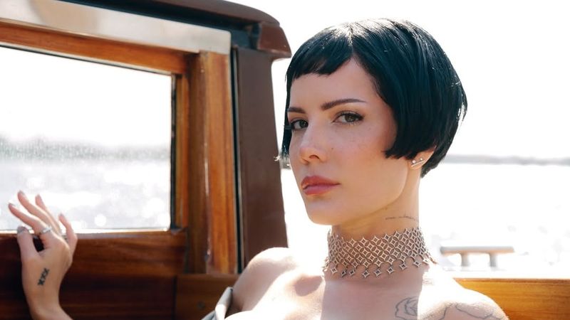 Halsey, victima unui abuz &icirc;n timpul unui concert! Este INCREDIBIL ce a putut să facă un fan: &bdquo;Este regretabil și sper ca acest lucru să nu se mai &icirc;nt&acirc;mple nicăieri&rdquo;