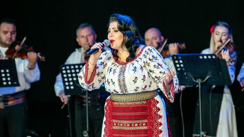 Comentariul de la postarea lui Cristi Botgros care a st&acirc;rnit valuri de reacții la adresa Anișoarei Dabija, fosta amantă a bunicului său: "S-a afișat pentru a se &icirc;ncadra &icirc;n familia lor, &icirc;ntr-un moment crucial, astfel căpăt&acirc;ndu-și locul mult r&acirc;vnit"