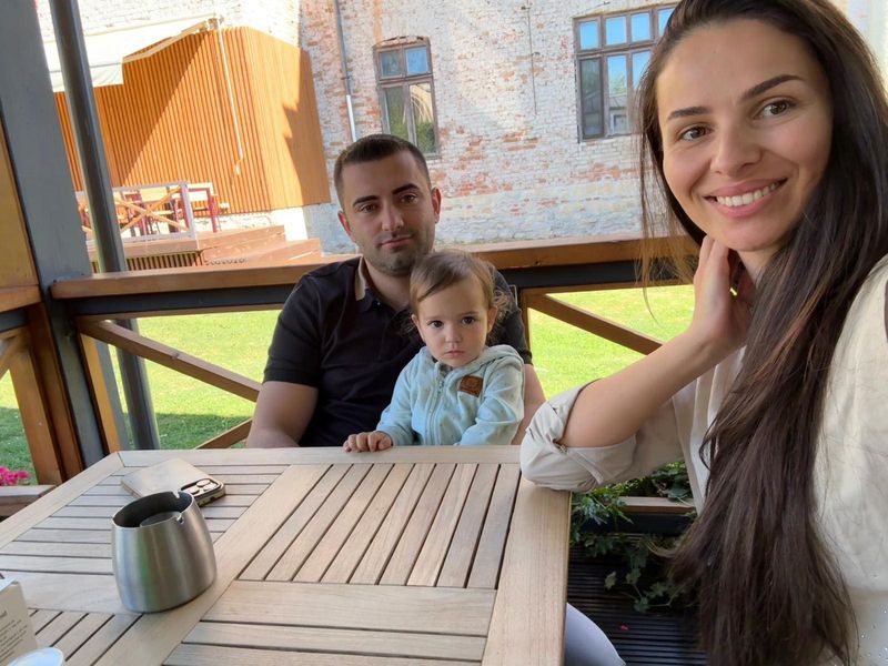 Părinții Sarei au ales clinica din București pentru ca fiica lor să nu sfârșească precum un copil din Pitești