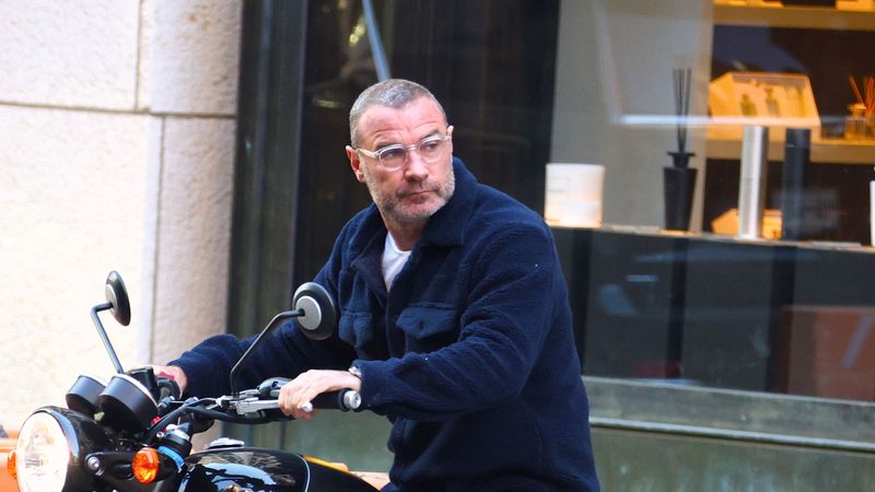 Actorul Liev Schreiber, internat de urgenţă la New York