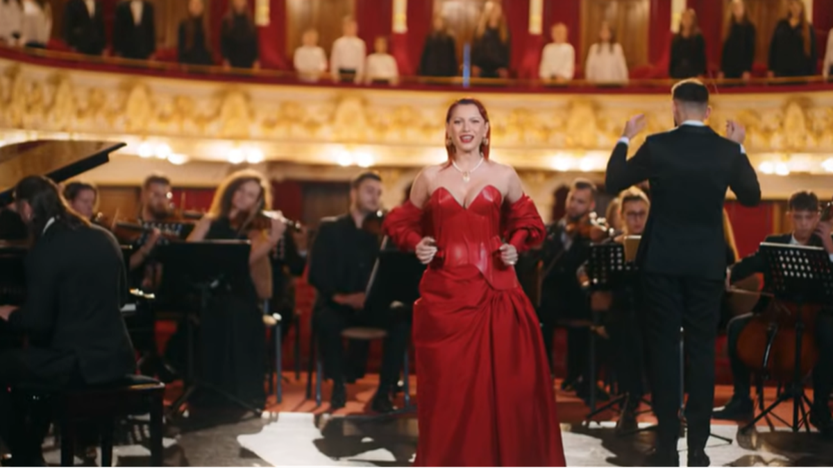 VIDEOCLIP: ELENA - Eroii suntem noi