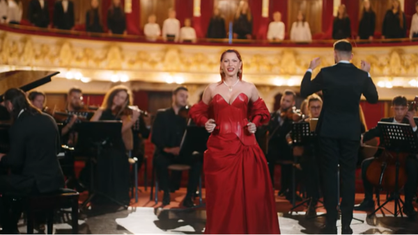 VIDEOCLIP: ELENA - Eroii suntem noi