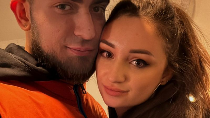 Curg ne&icirc;ncetat comentariile &icirc;n mediul online, după gestul făcut de Cristi Botgros, &icirc;n public, față de iubita lui, Cătălina Leca: &bdquo;Felicitări! Un echilibru minunat și un exemplu luminos pentru noua generație!&rdquo;