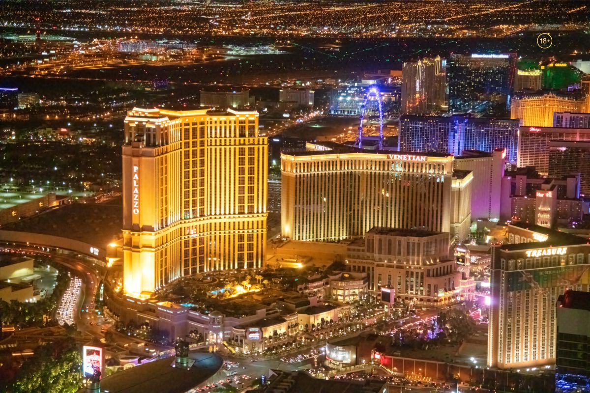 (P) Atmosfera din Las Vegas, preluată de cazinourile online: strălucire generală, sloturi tematice