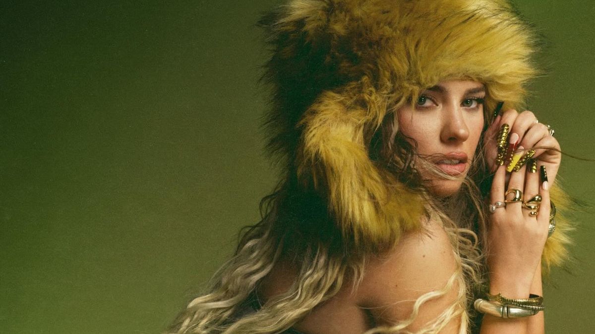 JO a lansat primul ei album de studio