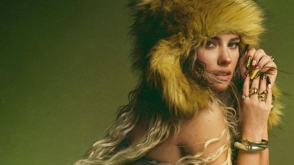 JO a lansat primul ei album de studio: "Albumul "FATATA" este cea mai sinceră parte din mine pusă &icirc;n muzică. Nu e doar o colecție de piese, este povestea ultimilor ani din viața mea, cu tot ce a &icirc;nsemnat iubire, pierdere, vindecare, curaj, greșeli și rena