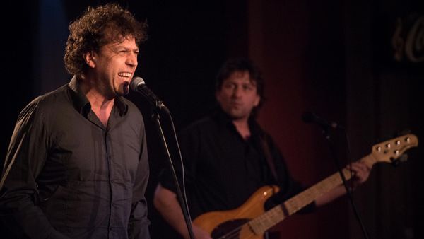 Membrii trupelor Partizan și Timpuri Noi sunt devastați după moartea lui Adrian Pleșca, alias &bdquo;Artan&rdquo;! Ce omagii emoționante i-au adus &icirc;n mediul online? &bdquo;Ne este foarte greu&hellip; Drum lin, suflet bun, coleg drag&rdquo;