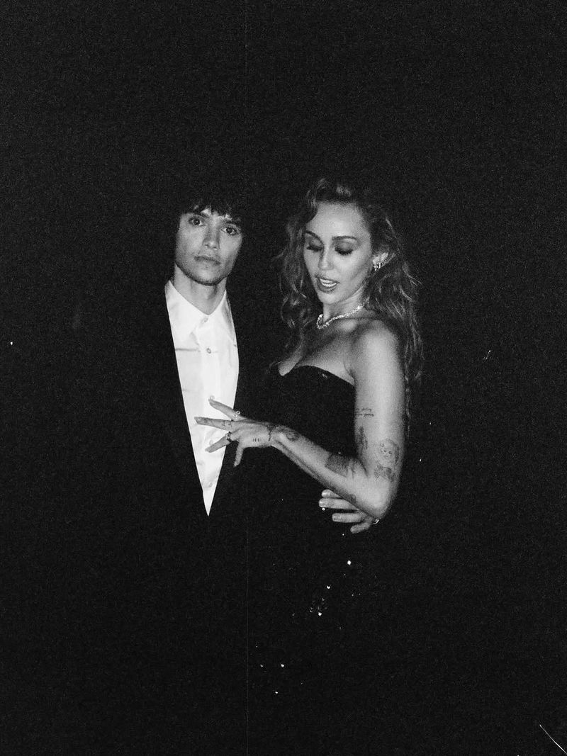 Cum arată inelul de logodnă primit de Miley Cyrus? 