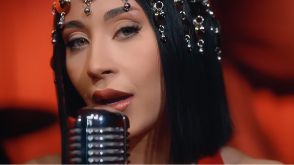 Nicole Cherry surprinde cu o lansare specială de sărbători. ASCULTĂ acum "A Very Cherry Christmas"