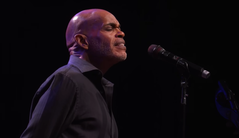 ubilant Sykes a fost găsit înjunghiat mortal în casa sa.