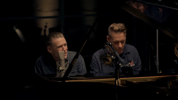 "O Christmas Tree" este piesa care face sărbătorile mai speciale. Melodia lansată de Bryan Adams e perfectă pentru atmosfera de Crăciun. Iată cum sună cadoul muzical pe care NU trebuie să-l ratezi