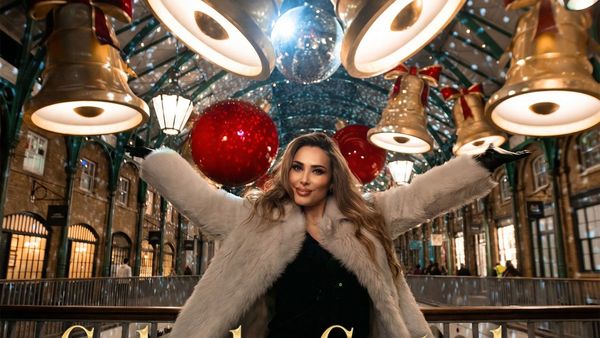 Iulia Vântur lansează prima piesă în România, „Colinde, Corinde”, dedicată părinților ei