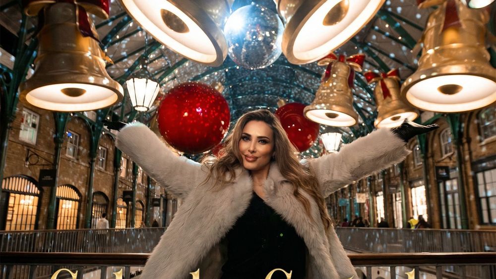 Iulia Vântur lansează prima piesă în România, „Colinde, Corinde”, dedicată părinților ei