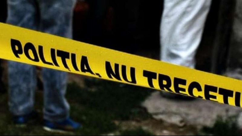 CE LE-A SPUS polițiștilor t&acirc;nărul care și-a ucis mama &icirc;n plină stradă cu 30 de lovituri de cuțit? Incidentul CUTREMURĂTOR a avut loc sub privire &icirc;ngrozite ale vecinilor, iar motivul din spatele gestului extrem a șocat pe toată lumea