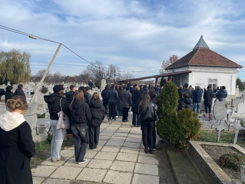  înmormântarea lui Marco, elevul găsit mort după ce s-a întors acasă de la un majorat 