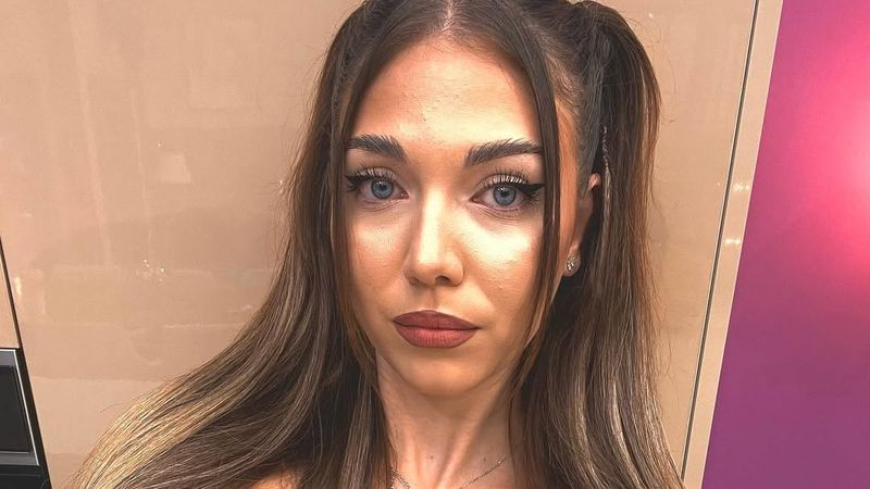 Ieri era z&acirc;mbitoare, nimic nu părea să o deranjeze. Azi, &icirc;nsă, a izbucnit &icirc;n lacrimi: "De ce &icirc;ți vine să pl&acirc;ngi?". CE S-A &Icirc;NT&Acirc;MPLAT cu concurenta din Casa Iubirii: "&Icirc;mi este...". Băieții au fost șocați c&acirc;nd au auzit ce a spus