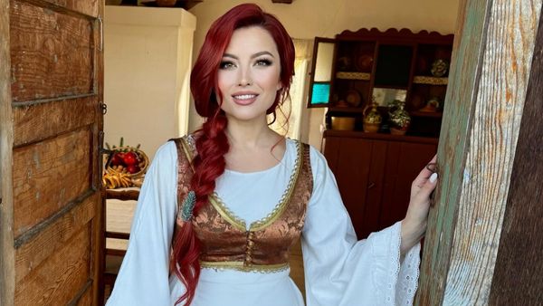 Sărbătorile sună altfel cu "Crăciunu-i una din minuni".&nbsp;Ce spune Elena despre lansare: "C&acirc;nd am auzit prima dată acest c&acirc;ntec, am pl&acirc;ns. Este mai mult dec&acirc;t un c&acirc;ntec, este adevăratul mesaj al Nașterii Domnului"