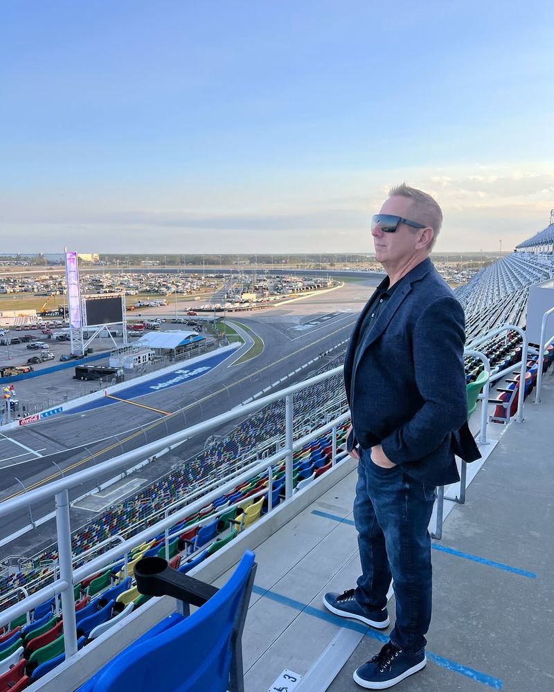 Celebrul pilot Greg Biffle a murit alături de soție și cei doi copii