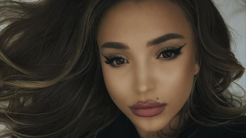 Veronica, nevoită să ia o DECIZIE &icirc;n ultimul moment: "Nu știu cum o să fac...".&nbsp;MESAJUL DUREROS transmis de la aeroport i-a &icirc;ntristat profund pe susținătorii concurentei din Casa Iubirii. Motivul ascuns pentru care pleacă din Rom&acirc;nia