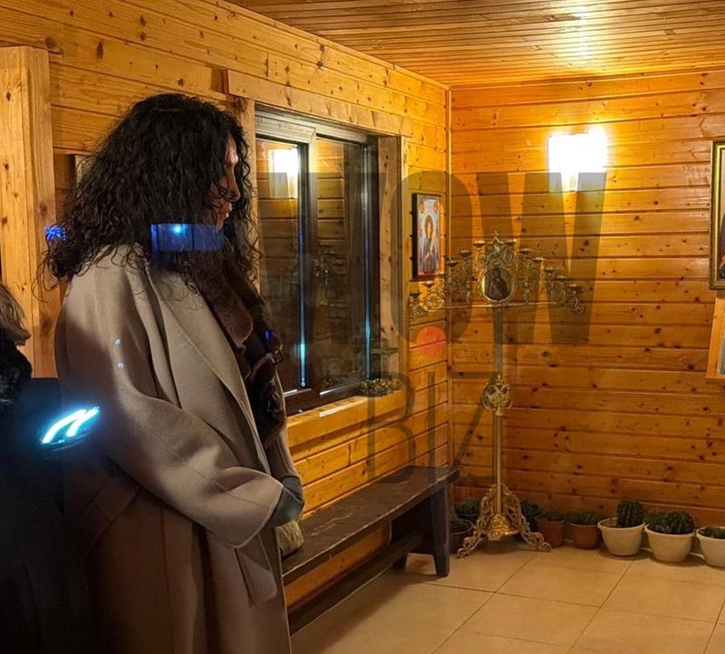 Primele imagini de la priveghiul mamei Mihaelei Rădulescu, Marilena Țiganu