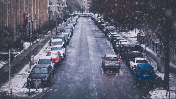 CRĂCIUN alb &icirc;n 2025! Meteorologii anunță cod galben de v&acirc;nt puternic și ninsori &icirc;n cea mai mare parte a țării. Vremea se răcește considerabil &icirc;naintea sărbătorilor