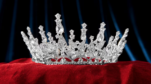 Sf&acirc;rșit neașteptat pentru regina frumuseții. Miss Univers a murit, lăs&acirc;nd &icirc;n urmă amintiri și emoții nemărginite. &Icirc;ntreaga lume a modei este &icirc;n DOLIU: "A&nbsp;marcat istoria și viețile multor oameni"