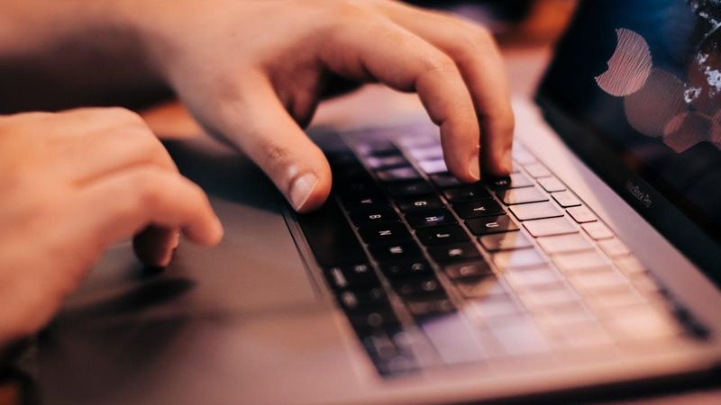 (P) Am un business online, ar trebuie să-mi fac asigurare cyber? Sfaturi pentru antreprenorii din mediul digital &icirc;n 2025