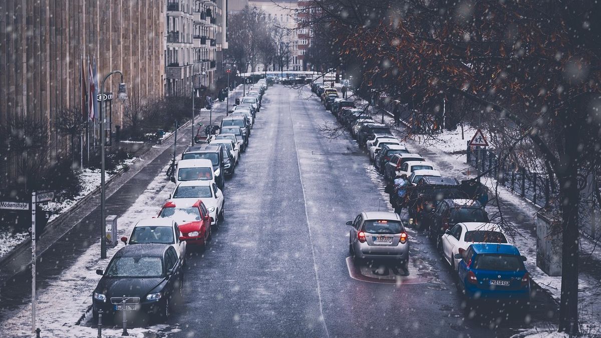 ANUNȚUL făcut de meteorologi! Vremea rea se extinde &icirc;n mai multe zone ale țării. Unde răm&acirc;n valabile avertizările cod galben și cod portocaliu de ninsori, v&acirc;nt și viscol?