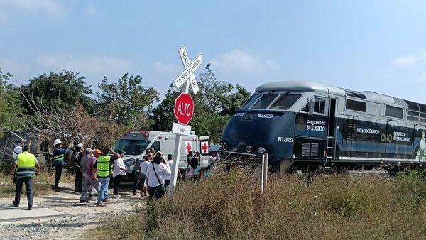 COȘMAR FEROVIAR! Tren plin cu pasageri a sărit de pe șine: 13 MORȚI, zeci de răniți
