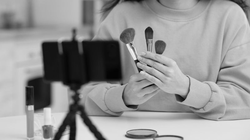 Cine este celebra influenceriță decedată la doar 29 de ani? Urmăritorii ei de pe rețelele sociale sunt &icirc;n stare de șoc: &bdquo;Odihnește-te &icirc;n pace! Sper că ești &icirc;ntr-un loc mai bun și nu mai suferi at&acirc;t de mult&rdquo;