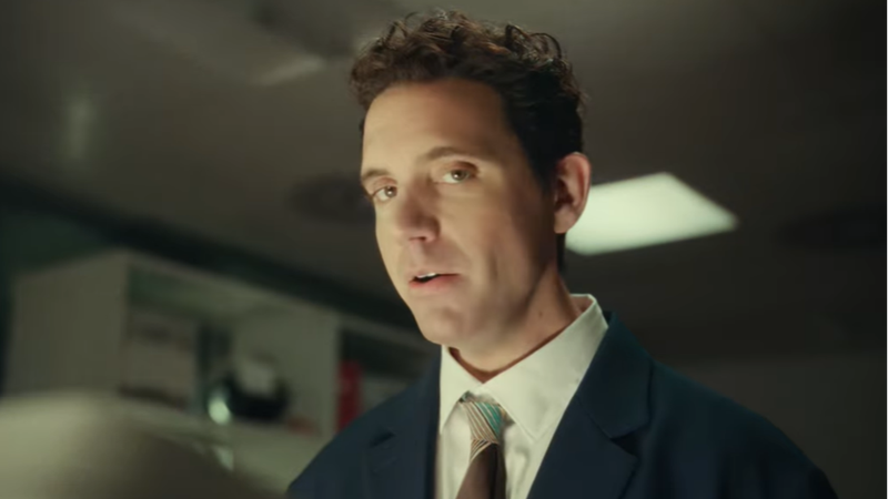 MIKA emană iubire și emoții intense&nbsp;prin piesa "Immortal Love".  Fanii simt fiecare vers, fiecare acord și nu contenesc c&acirc;t de mult le ating sufletul