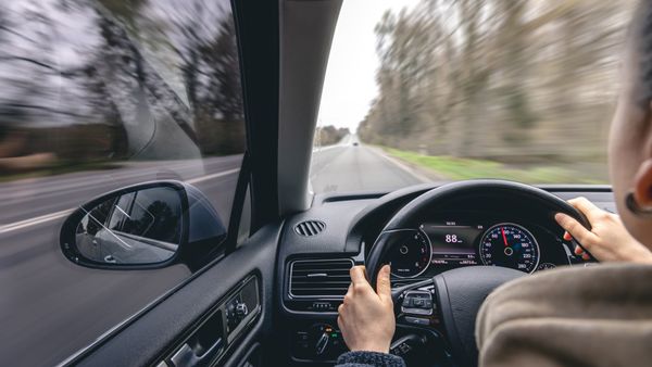 Vești proaste pentru șoferi! Rovinieta s-a scumpit &icirc;n 2026. Ce tarife trebuie să achite aceștia acum?