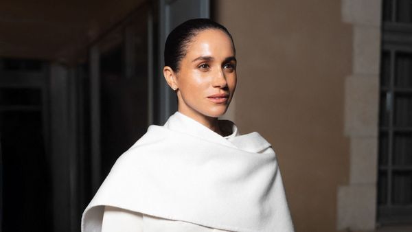 Decizia NEAȘTEPTATĂ luată de Meghan Markle! Soția prințului Harry plănuiește să se &icirc;ntoarcă &icirc;n Marea Britanie pentru prima dată după 4 ani. Ea nu a mai fost &icirc;n țară de la &icirc;nmorm&acirc;ntarea reginei Elisabeta a II-a