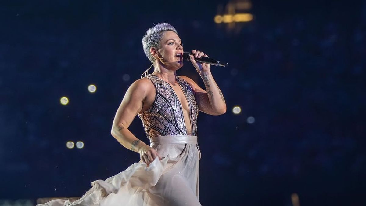 Pink are un videoclip cu 2 miliarde de vizionări pe YouTube