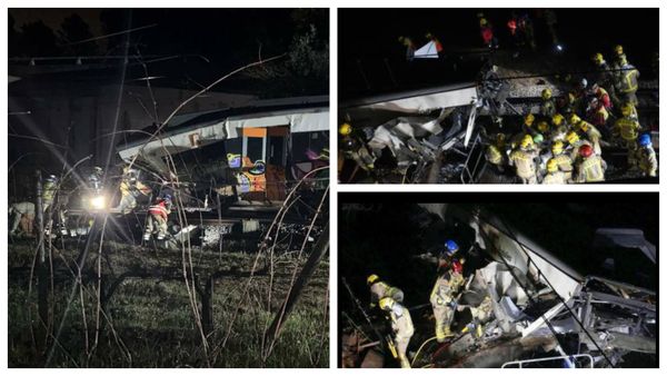 &Icirc;ncă un accident feroviar grav &icirc;n Spania! Un tren suburban a lovit marţi un zid de sprijin prăbuşit pe șine. Mecanicul a murit și cel puțin 37 de persoane au fost rănite &icirc;n urma impactului