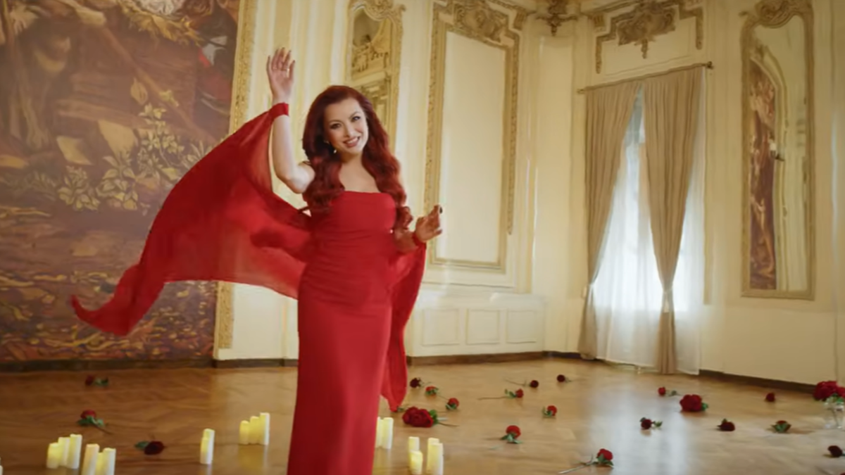 Elena Gheorghe a lansat piesa "La necuprins".