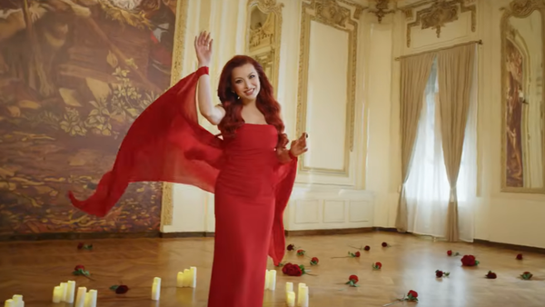 Elena Gheorghe a revenit &icirc;n atenția fanilor cu o piesă nouă, intitulată "La necuprins". Mesajul artistei: "Am așteptat această zi cu inima plină, ca să o lansez"