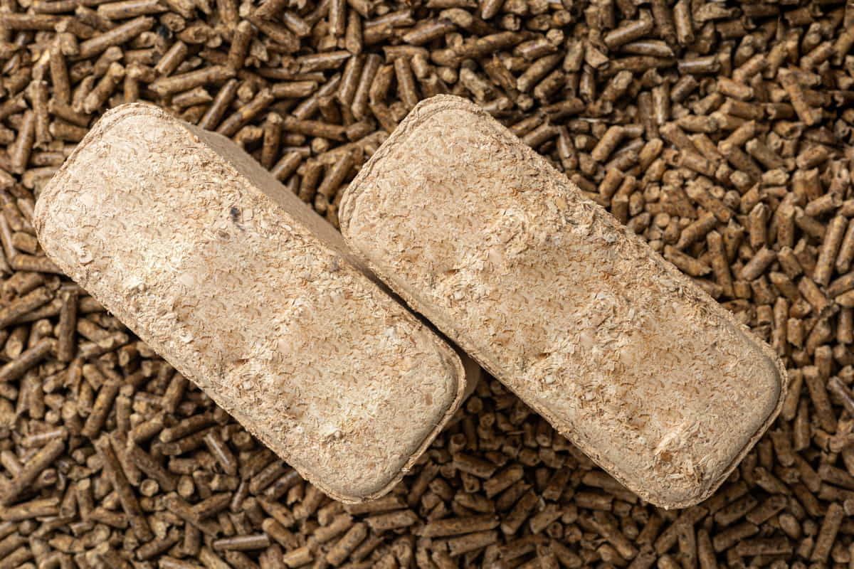 (P) C&acirc;t țin brichetele de rumeguș &icirc;ntr-o sobă clasică