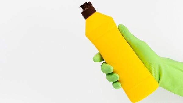 (P) Cum să &icirc;ți păstrezi casa curată fără produse complicate