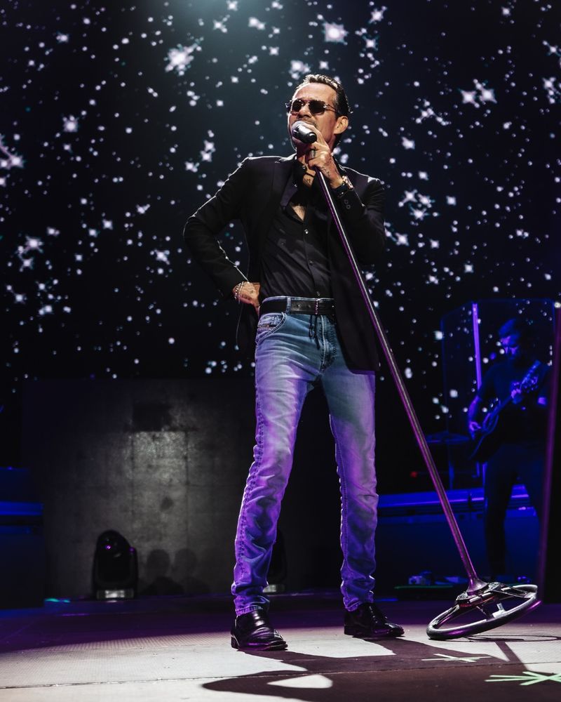 Marc Anthony așteaptă al optulea copil alături de soția lui, Nadia Ferreira