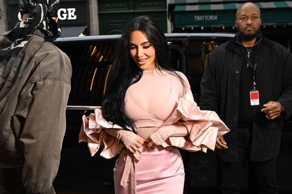 Kim Kardashian și Lewis Hamilton, surprinsi impreuna &icirc;ntr-o escapada romatica in Anglia rurala