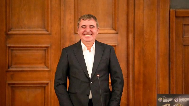 Gheorghe Hagi, "Regele fotbalului rom&acirc;nesc", &icirc;mplineşte 61 de ani
