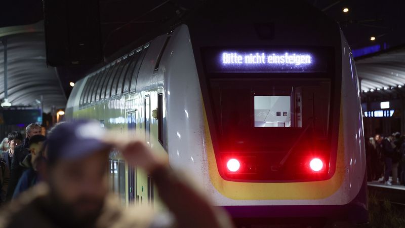 Controlor de 36 de ani, omor&acirc;t după ce a &icirc;ncercat să dea jos un pasager fără bilet