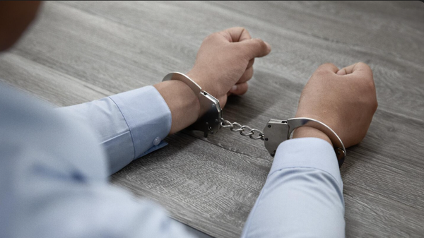Rom&acirc;nul acuzat de dublă crimă &icirc;n Italia a &icirc;ncercat SĂ EVADEZE DIN &Icirc;NCHISOARE printr-o metodă neașteptată. Tehnica folosită a fost at&acirc;t de neobișnuită &icirc;nc&acirc;t anchetatorii au rămas șocați: " Ne &icirc;ntrebăm, de fapt, cum un prizonier care..."