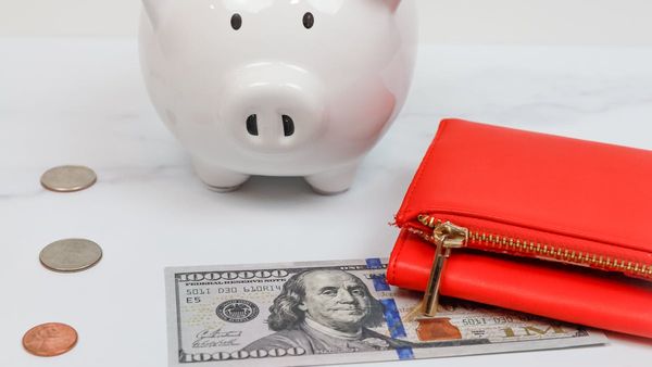 (P) Ce beneficii a adus legea plafonării dob&acirc;nzilor la credite de nevoi personale de la IFN?