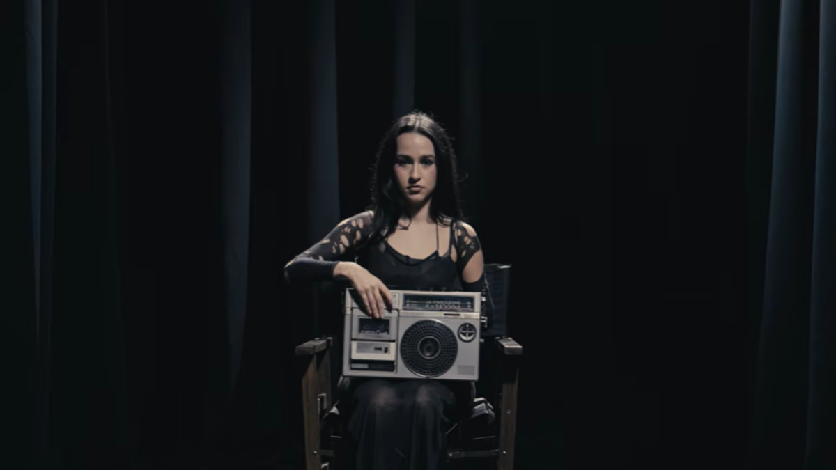 Holy Molly a lansat piesa Bine rău&nbsp;