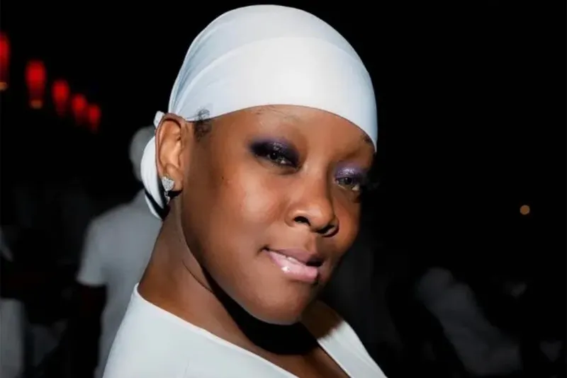 Trupul femeii a fost găsit în descompunere într-un apartament