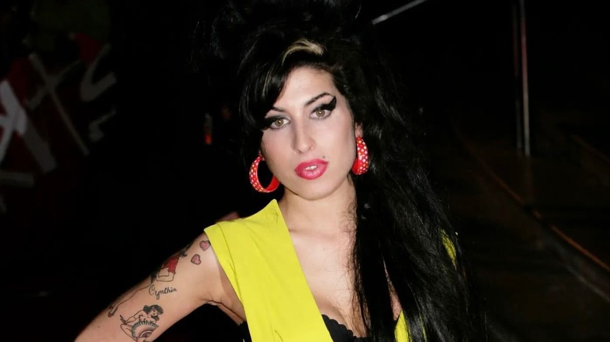Sf&acirc;rșit tragic pentru &bdquo;rivala&rdquo; lui Amy Winehouse! Femeia care s-a căsătorit cu fostul soț al regretatei c&acirc;ntărețe a fost găsită fără suflare &icirc;n propria casă. Poliția anchetează acum această moarte inexplicabilă