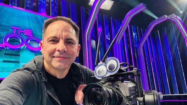 Dan Negru, mesaj ferm &icirc;nainte de Ziua &Icirc;ndrăgostiților! &bdquo;Nu căutați departe povești de Valentine&rsquo;s c&acirc;nd ele sunt at&acirc;t de aproape&rdquo;. Unde s-a fotografiat celebrul prezentator TV?